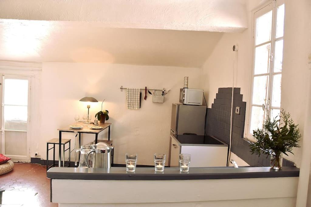 Lovely Flat In The Heart Of The Medieval City Hyères Exterior foto
